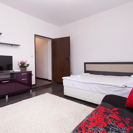 Central Beach Guest Rooms Burgas Екстер'єр фото