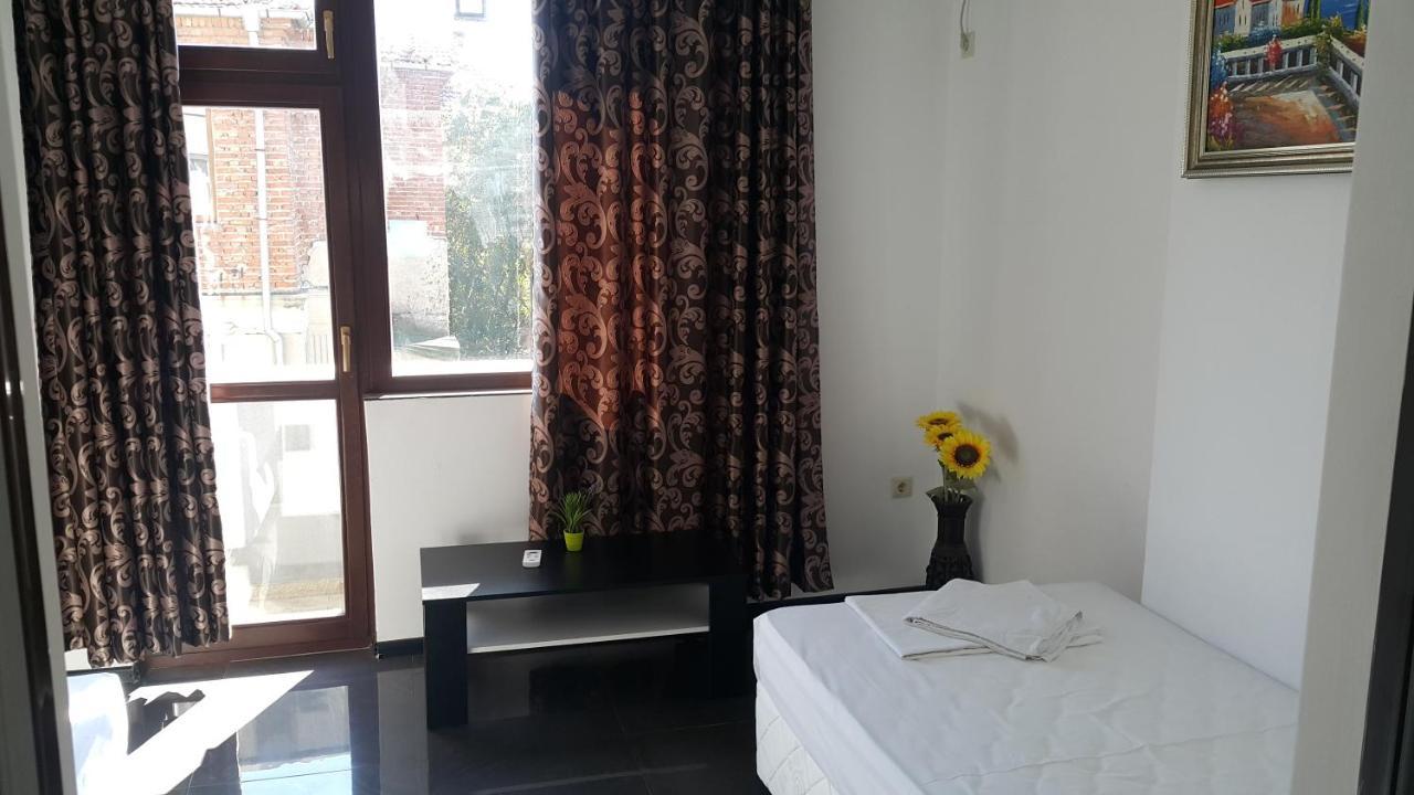 Central Beach Guest Rooms Burgas Екстер'єр фото